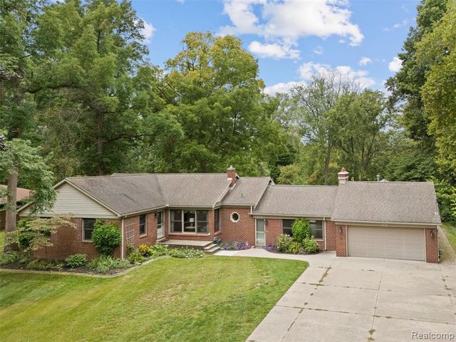 38481 Riverside Drive, Clinton Township, MI 48036