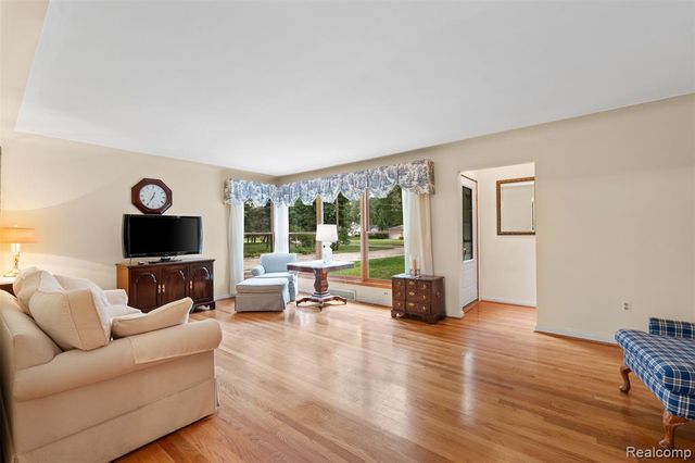 38481 Riverside Drive, Clinton Township, MI 48036