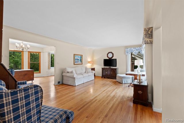 38481 Riverside Drive, Clinton Township, MI 48036