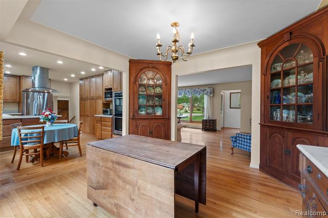 38481 Riverside Drive, Clinton Township, MI 48036