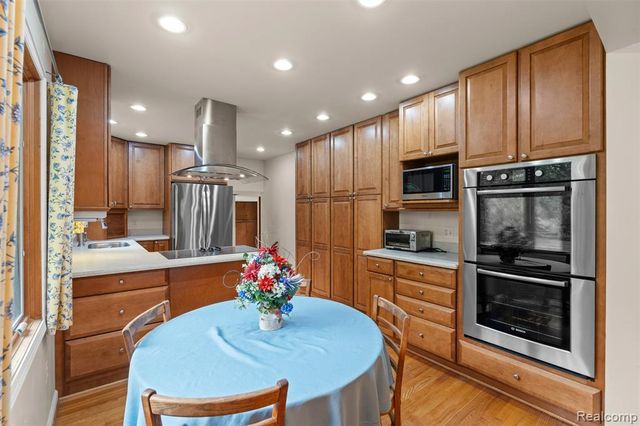 38481 Riverside Drive, Clinton Township, MI 48036