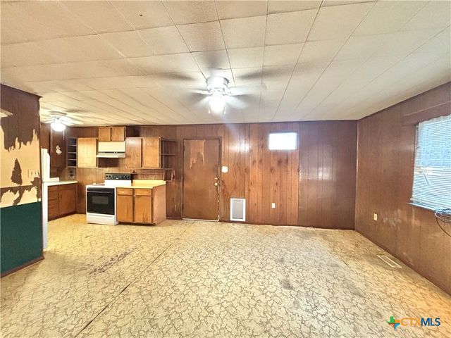 509 N 9th Street, Port O'connor, TX 77982