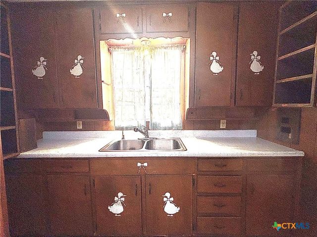 509 N 9th Street, Port O'connor, TX 77982