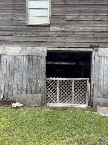 509 N 9th Street, Port O'connor, TX 77982