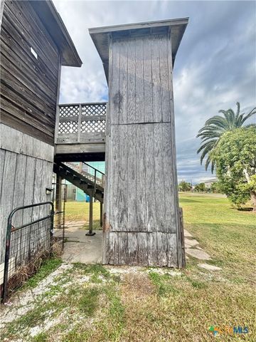 509 N 9th Street, Port O'connor, TX 77982