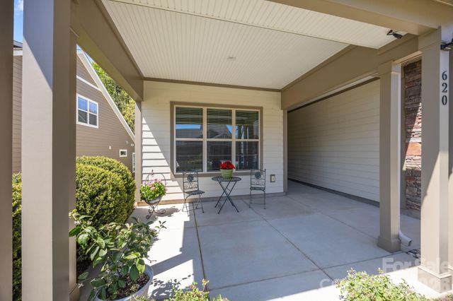 620 Tallulah Falls Drive, Denver, NC 28037