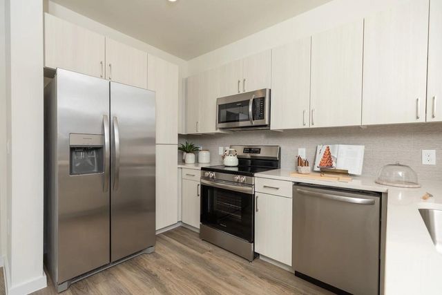 1690 North Loop 278, Houston, TX 77009