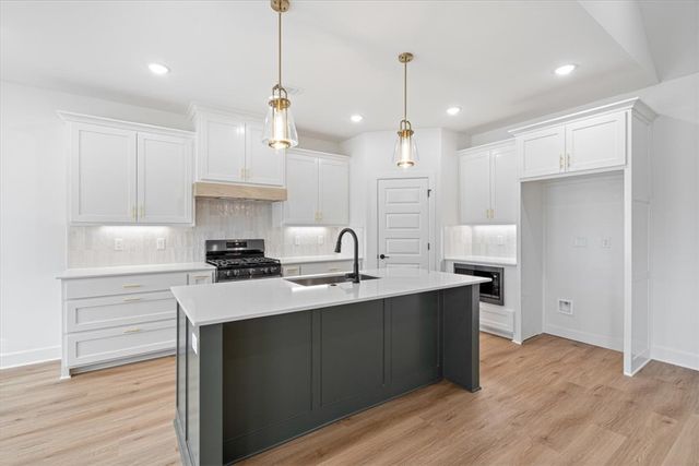 7002 SW Orange Avenue, Bentonville, AR 72713