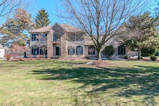 5596 Turnberry Lane, Highland Heights, OH 44143