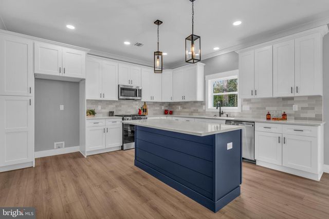 66 CLEARWATER DR, Waretown, NJ 08758