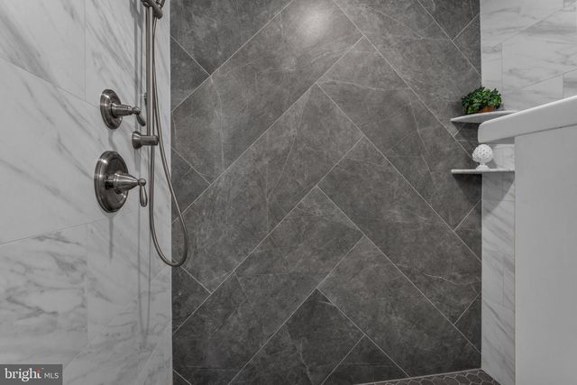 66 CLEARWATER DR, Waretown, NJ 08758