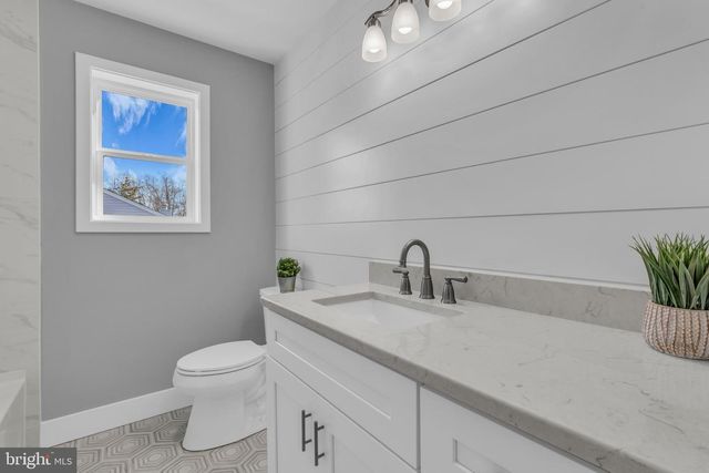 66 CLEARWATER DR, Waretown, NJ 08758