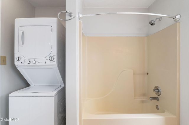 208 Front Street, Schenectady, NY 12305