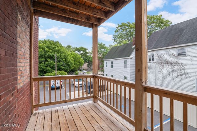 208 Front Street, Schenectady, NY 12305