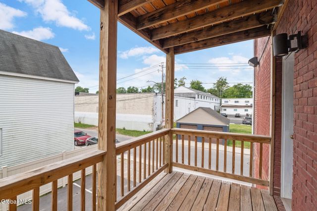 208 Front Street, Schenectady, NY 12305