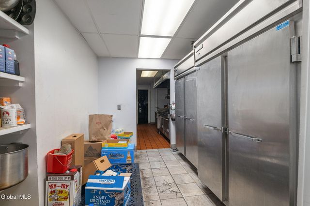 208 Front Street, Schenectady, NY 12305