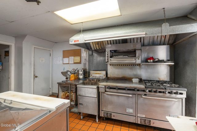 208 Front Street, Schenectady, NY 12305