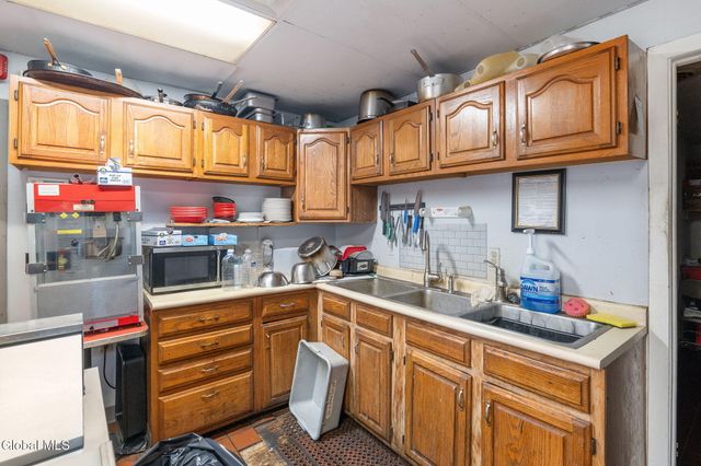 208 Front Street, Schenectady, NY 12305