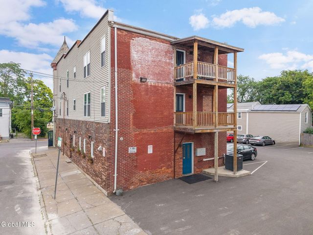 208 Front Street, Schenectady, NY 12305