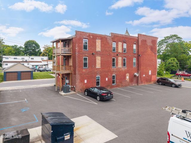 208 Front Street, Schenectady, NY 12305