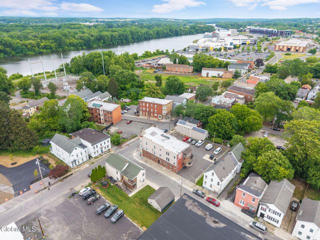 208 Front Street, Schenectady, NY 12305