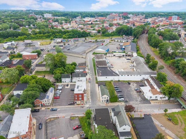 208 Front Street, Schenectady, NY 12305