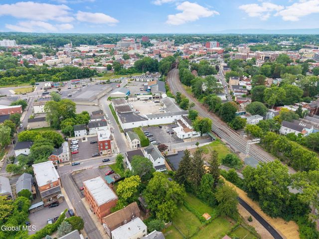 208 Front Street, Schenectady, NY 12305