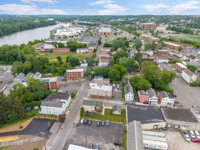 208 Front Street, Schenectady, NY 12305