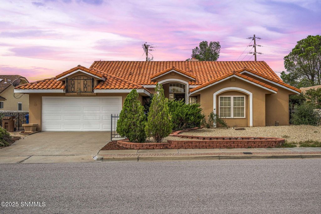 1975 Pebble Beach Road, Las Cruces, NM 88011