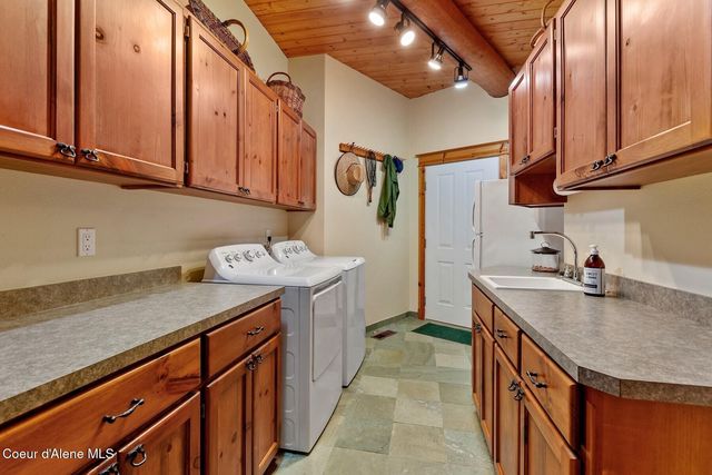 360 E Ganos Ln, Harrison, ID 83833