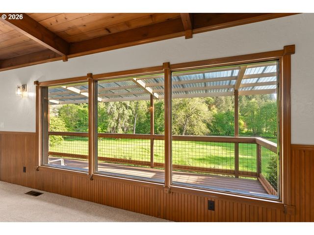 2233 RIVERSIDE Dr, Myrtle Creek, OR 97457
