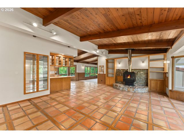 2233 RIVERSIDE Dr, Myrtle Creek, OR 97457