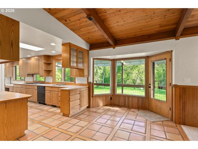 2233 RIVERSIDE Dr, Myrtle Creek, OR 97457