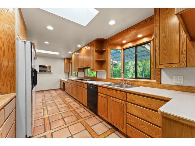 2233 RIVERSIDE Dr, Myrtle Creek, OR 97457