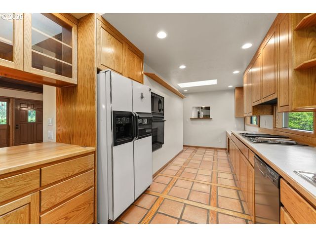 2233 RIVERSIDE Dr, Myrtle Creek, OR 97457