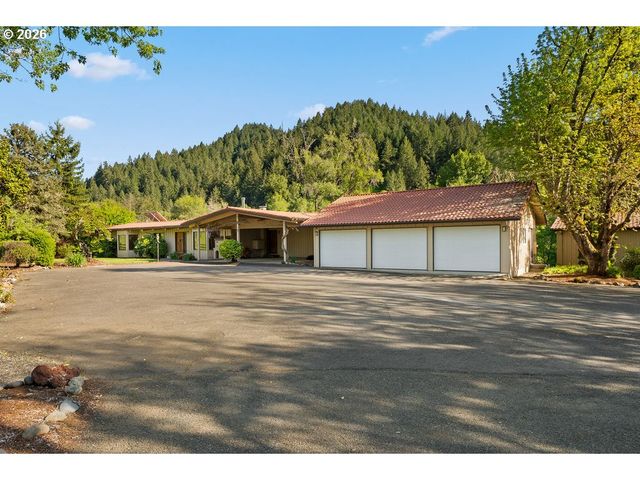 2233 RIVERSIDE Dr, Myrtle Creek, OR 97457