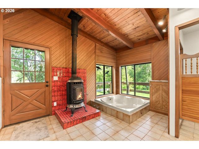 2233 RIVERSIDE Dr, Myrtle Creek, OR 97457