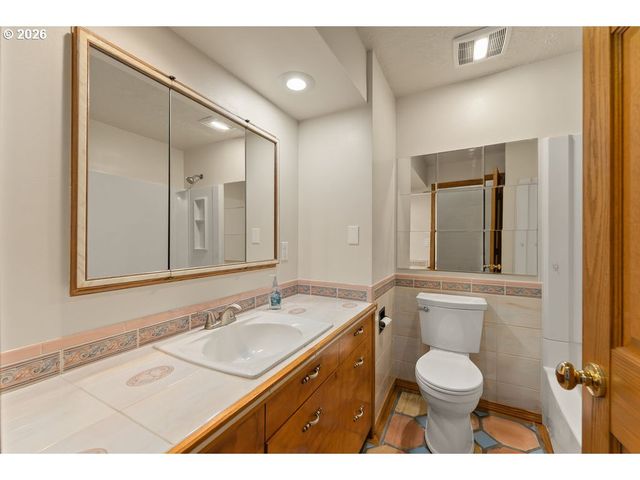 2233 RIVERSIDE Dr, Myrtle Creek, OR 97457