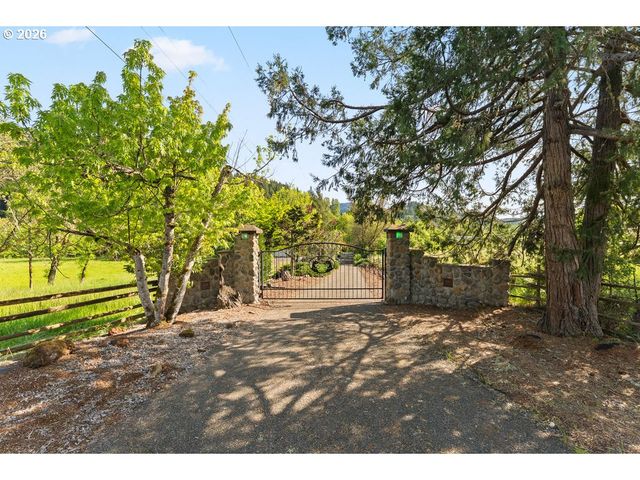 2233 RIVERSIDE Dr, Myrtle Creek, OR 97457