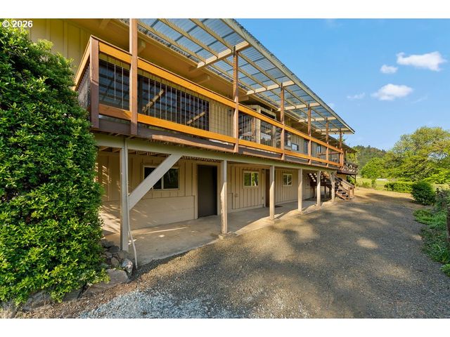 2233 RIVERSIDE Dr, Myrtle Creek, OR 97457