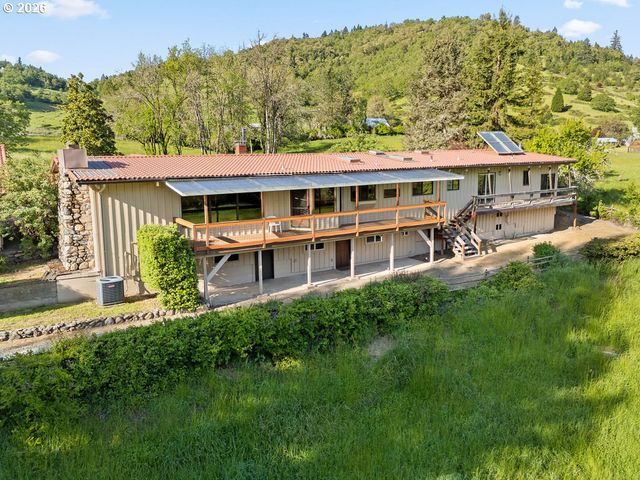 2233 RIVERSIDE Dr, Myrtle Creek, OR 97457