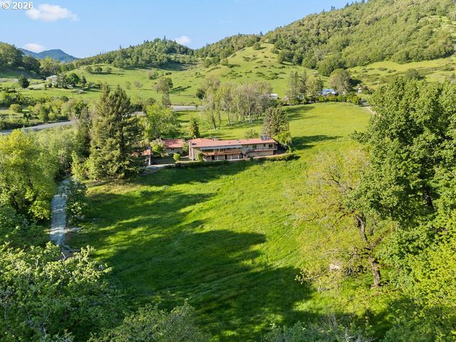 2233 RIVERSIDE Dr, Myrtle Creek, OR 97457