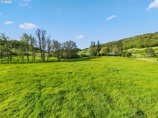 2233 RIVERSIDE Dr, Myrtle Creek, OR 97457