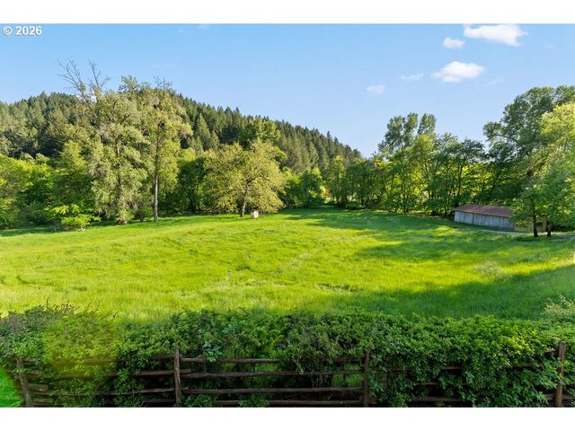 2233 RIVERSIDE Dr, Myrtle Creek, OR 97457