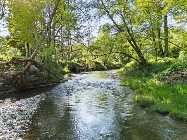 2233 RIVERSIDE Dr, Myrtle Creek, OR 97457