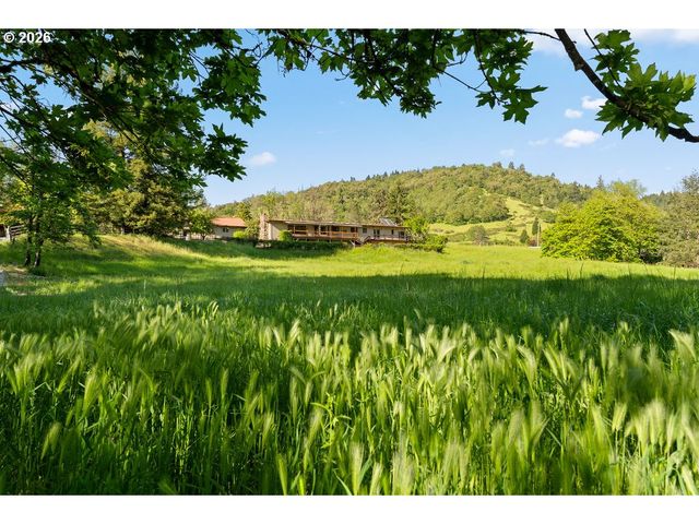 2233 RIVERSIDE Dr, Myrtle Creek, OR 97457