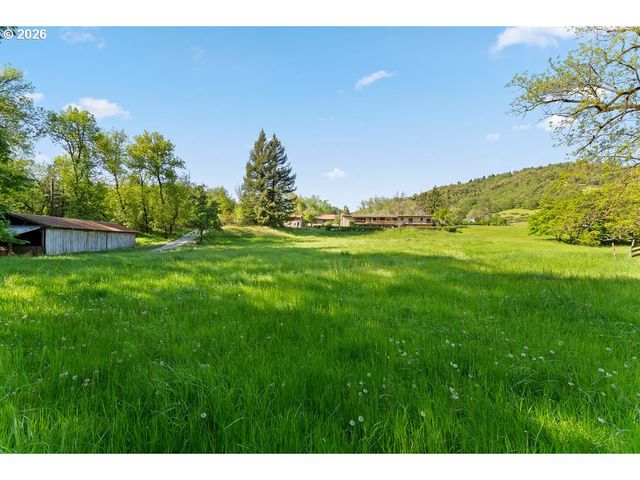 2233 RIVERSIDE Dr, Myrtle Creek, OR 97457