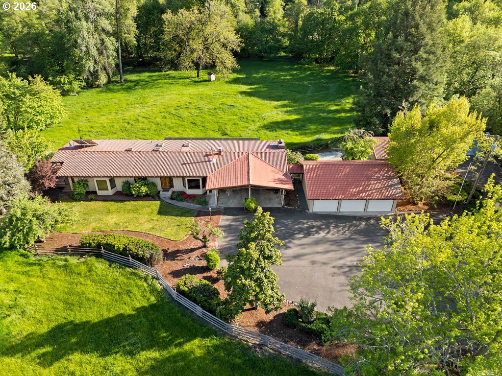 2233 RIVERSIDE Dr, Myrtle Creek, OR 97457