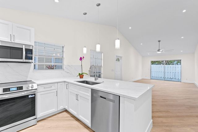 1658 Royal Forest Court Court, West Palm Beach, FL 33406