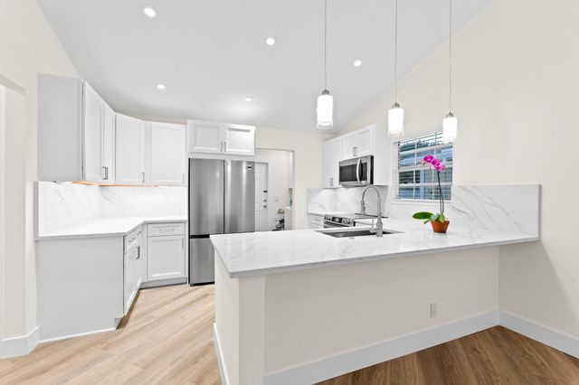 1658 Royal Forest Court Court, West Palm Beach, FL 33406